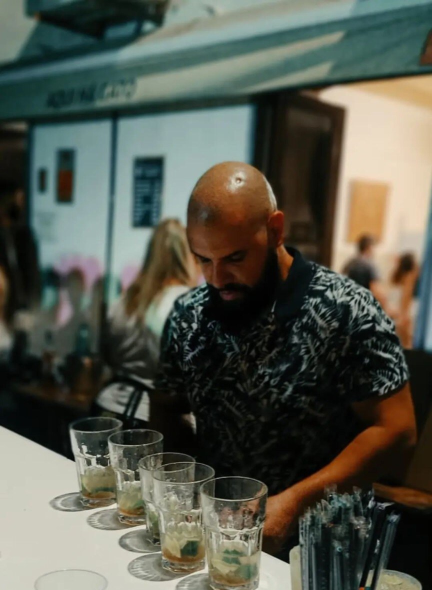 Rui Rocha a preparar o serviço de bar